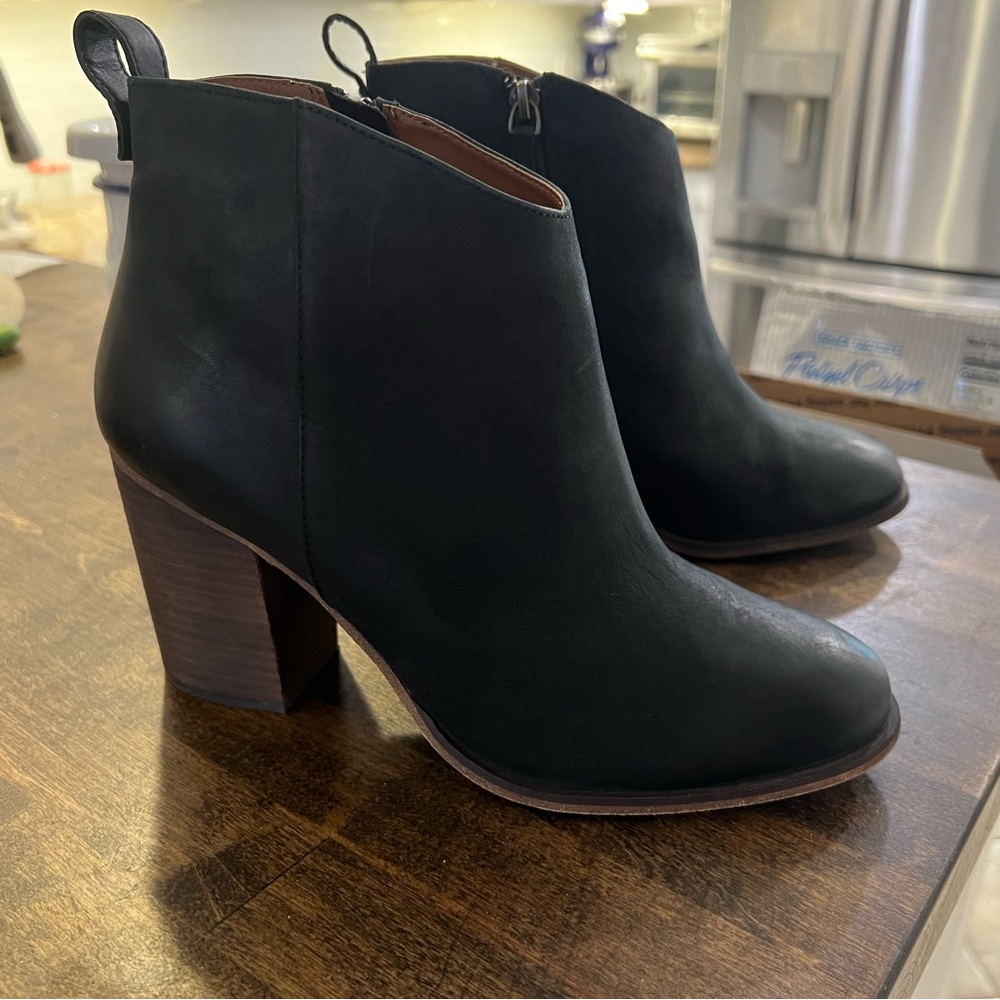 EUC BP Lance-Lea Black Ankle Boots
